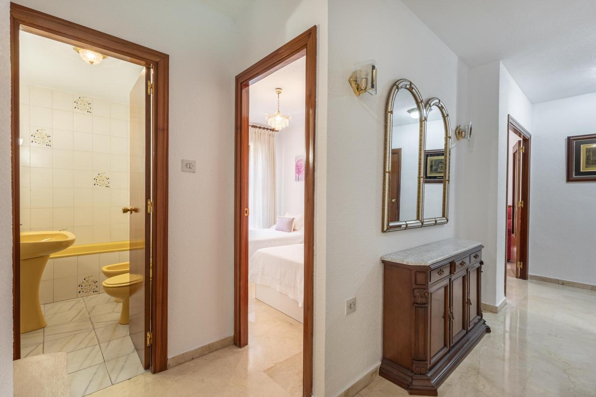 Dreaming Apartment Dona Luisa - Free Parking Гранада Экстерьер фото